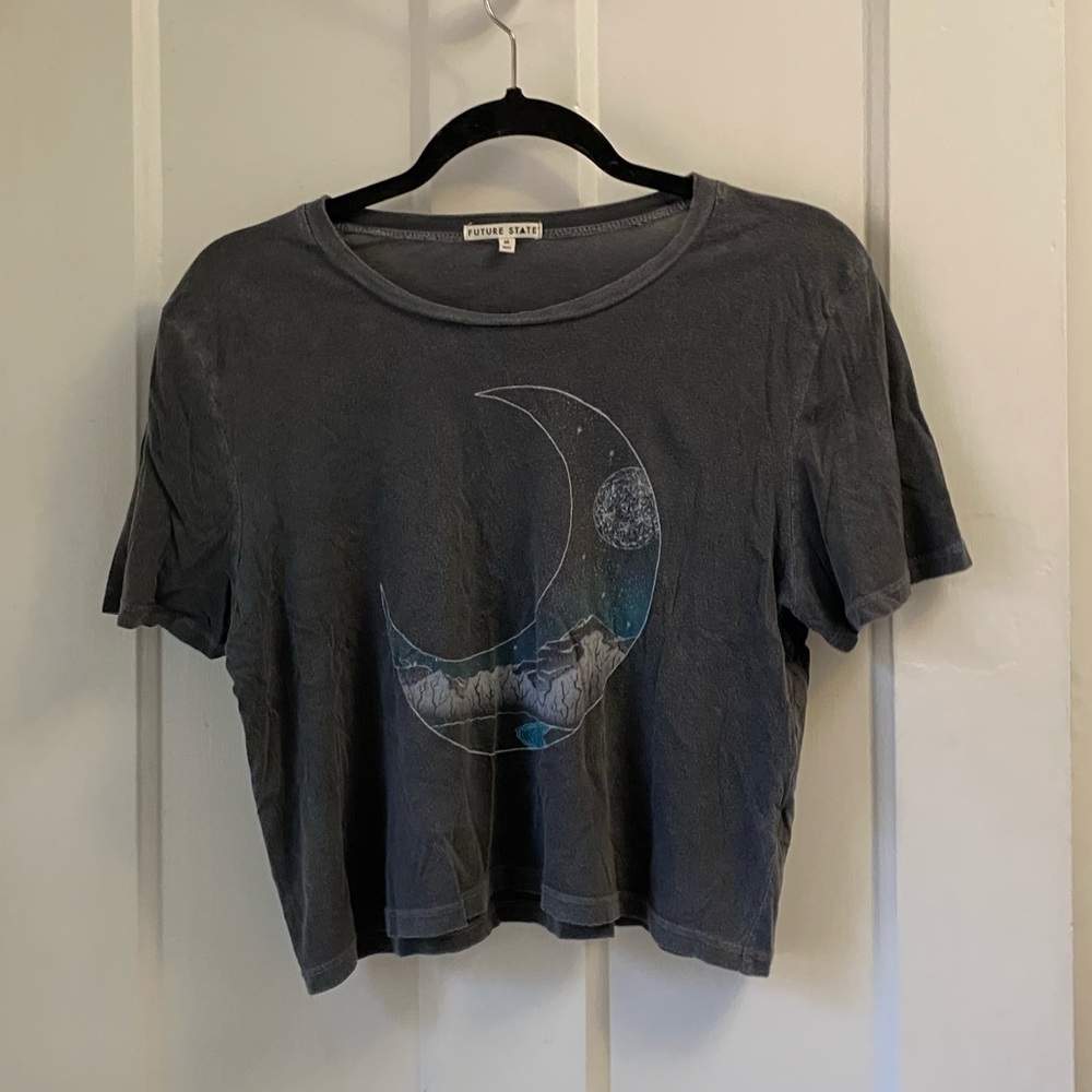 grey cropped graphic tee